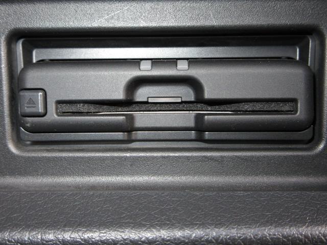 キャラバン ロンググランドプレミアムＧＸ　／ワンオーナー／禁煙車／純正メモリーナビ／ＣＤ／ＤＶＤ／ＢＴＡ／ＵＳＢ／ＡＵＸ／ミュージックサーバー／ＥＴＣ／Ｒカメラ／全周囲カメラ／Ｐセンサー／キーレス／サイドエアバッグ／片側電動スライドドア／（9枚目）