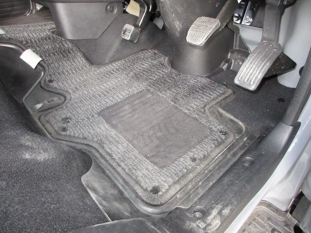 キャラバン ロンググランドプレミアムＧＸ　／ワンオーナー／禁煙車／純正メモリーナビ／ＣＤ／ＤＶＤ／ＢＴＡ／ＵＳＢ／ＡＵＸ／ミュージックサーバー／ＥＴＣ／Ｒカメラ／全周囲カメラ／Ｐセンサー／キーレス／サイドエアバッグ／片側電動スライドドア／（12枚目）