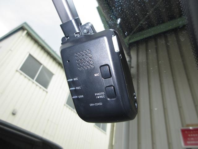 フィット ｅ：ＨＥＶＲＳ　禁煙車ホンダセンシング純正９インチメモリーナビＢｌｕｅｔｏｏｔｈドラレコＥＴＣＲカメラワンオーナー　エアバッグ　ナビ＆ＴＶ　パワーウィンドウ　助手席エアバッグ　Ｄレコ　フルセグテレビ　ＥＴＣ装備（4枚目）