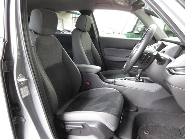 フィット ｅ：ＨＥＶＲＳ　禁煙車ホンダセンシング純正９インチメモリーナビＢｌｕｅｔｏｏｔｈドラレコＥＴＣＲカメラワンオーナー　エアバッグ　ナビ＆ＴＶ　パワーウィンドウ　助手席エアバッグ　Ｄレコ　フルセグテレビ　ＥＴＣ装備（17枚目）