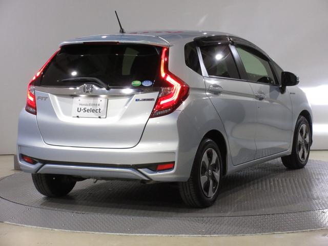 フィットハイブリッド Ｆコンフォートエディション　ホンダセンシング純正メモリーナビＢｌｕｅｔｏｏｔｈＥＴＣＲカメラワンオーナー　衝突軽減ブレーキ　シートヒータ　セキュリティアラーム　ＵＳＢ接続　スマキー　クルーズコントロール　ＥＴＣ車載器　リヤカメラ（4枚目）