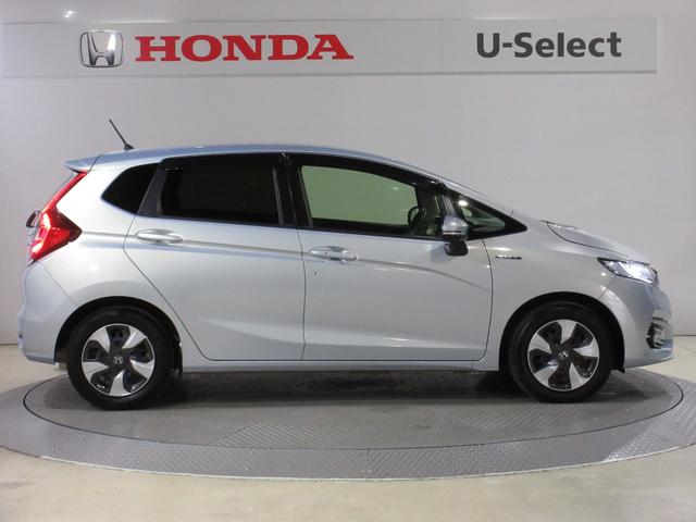 フィットハイブリッド Ｆコンフォートエディション　ホンダセンシング純正メモリーナビＢｌｕｅｔｏｏｔｈＥＴＣＲカメラワンオーナー　衝突軽減ブレーキ　シートヒータ　セキュリティアラーム　ＵＳＢ接続　スマキー　クルーズコントロール　ＥＴＣ車載器　リヤカメラ（5枚目）