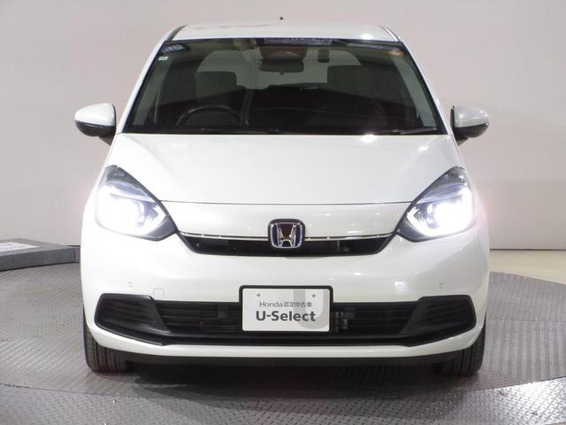 フィット e:HEVホーム 禁煙 当社元試乗車 純正9インチプレミアムインターナビ Bluetooth ドラレコ Rカメラ ETC 本革巻ステアリングホイール 本革巻セレクトレバー USBチャージャー 電子制御パーキングブレーキ(5枚目)