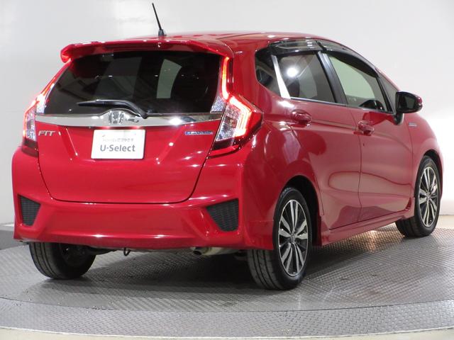 フィットハイブリッド Ｓパッケージ　・ワンオーナー　・平成２６年７月登録　・１年保証　・走行８万２千キロ　・車検…令和９年７月　・純正８インチナビ　・リアカメラ　・ＬＥＤヘッドライト　・Ｂｌｕｅｔｏｏｔｈ　ＡＵＤＩＯ　・ドアバイザー（8枚目）