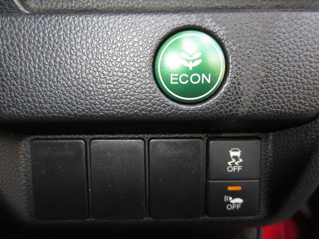 フィットハイブリッド Ｓパッケージ　・ワンオーナー　・平成２６年７月登録　・１年保証　・走行８万２千キロ　・車検…令和９年７月　・純正８インチナビ　・リアカメラ　・ＬＥＤヘッドライト　・Ｂｌｕｅｔｏｏｔｈ　ＡＵＤＩＯ　・ドアバイザー（11枚目）