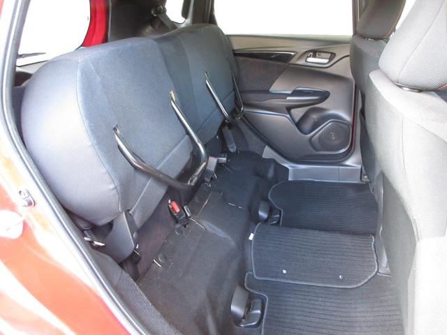 フィットハイブリッド Ｓパッケージ　・ワンオーナー　・平成２６年７月登録　・１年保証　・走行８万２千キロ　・車検…令和９年７月　・純正８インチナビ　・リアカメラ　・ＬＥＤヘッドライト　・Ｂｌｕｅｔｏｏｔｈ　ＡＵＤＩＯ　・ドアバイザー（18枚目）