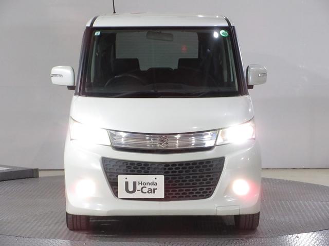 太陽光に近い青白くとっても明るい『ディスチャージヘッドライト』付き！とっても明るく遠くまで光が届きますから夜間や雨の日のドライブには心強い装備ですね〜。