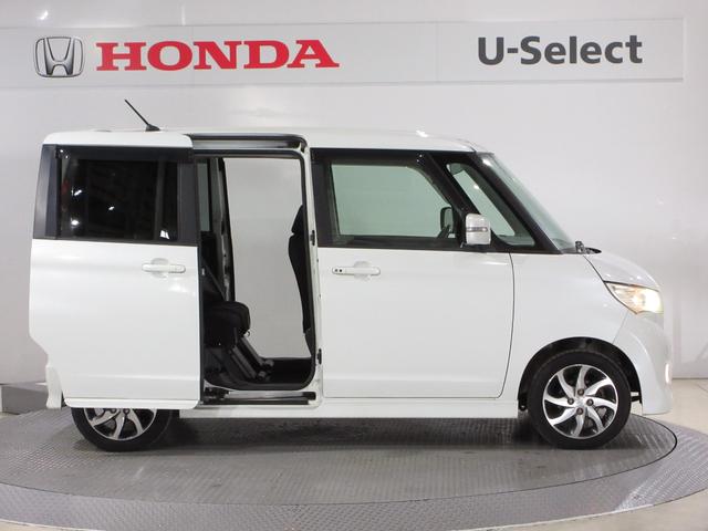 ハンドグリップ付両側電動パワースライドドアがついております。ご年配の方や小さいお子さんの乗り降りも楽々ですね。万が一ドアに手を挟んでしまっても、挟み込み防止機構が付いていて安心です！