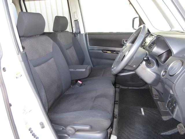 身体をフィットしサポート感も良いフロントベンチシートは乗り心地も快適です。