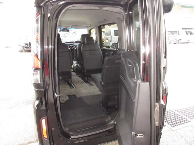 ステップワゴン モデューロX 禁煙 ワンオーナー 純正9インチメモリーナビ Bluetooth ETC2.0 リアカメラ Modulo X専用エクステリア Modulo X専用インテリア Modulo X専用17インチアルミホイル(8枚目)