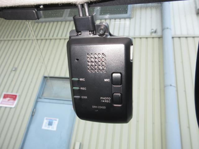 ＷＲ－Ｖ Ｚ＋　禁煙車ホンダセンシング純正９インチメモリーナビＢｌｕｅｔｏｏｔｈドラレコＥＴＣＲカメラワンオーナー　クリソナ　追突軽減ブレーキ　フルセグテレビ　サイドエアバッグ　ＵＳＢ　盗難防止システム　Ｂカメラ（6枚目）