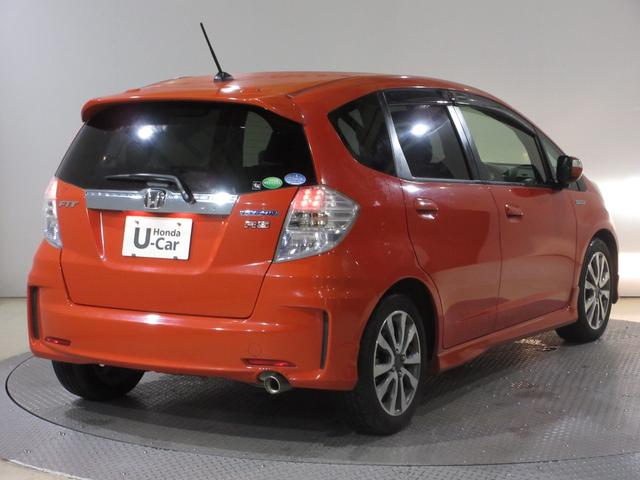 フィットハイブリッド ＲＳ　ワンオーナー　禁煙車　６速マニュアルミッション　ホンダインターナビ　ディスチャージヘッドライト　オートライト　ＥＴＣ　１６インチアルミホイール　コンフォートビューパッケージ　ＨＯＮＤＡスマートキー（10枚目）