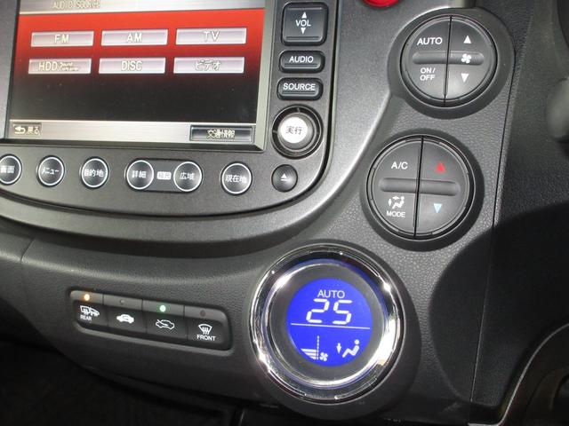 フィットハイブリッド ＲＳ　ワンオーナー　禁煙車　６速マニュアルミッション　ホンダインターナビ　ディスチャージヘッドライト　オートライト　ＥＴＣ　１６インチアルミホイール　コンフォートビューパッケージ　ＨＯＮＤＡスマートキー（15枚目）