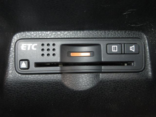 フィットハイブリッド ＲＳ　ワンオーナー　禁煙車　６速マニュアルミッション　ホンダインターナビ　ディスチャージヘッドライト　オートライト　ＥＴＣ　１６インチアルミホイール　コンフォートビューパッケージ　ＨＯＮＤＡスマートキー（16枚目）