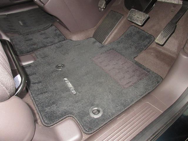 フリード G・ホンダセンシング ワンオーナー 禁煙車 当社点検パック実施済車 純正9インチナビ フルセグTV Bluetooth ミュージックサーバー 両側電動スライドドア LEDヘッドライト オートライト ETC バックカメラ(16枚目)