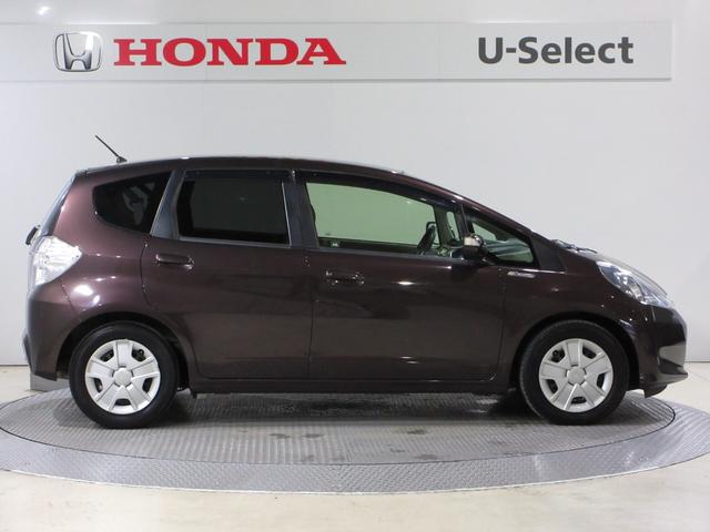 フィットハイブリッド ハイブリッド・１０ｔｈアニバーサリー　禁煙車　ワンオーナー　メモリーナビ　ワンセグ　リアカメラ　ＥＴＣ　スマートキー　ドアバイザー　オートエアコン　クルーズコントロール　Ｗエアバッグ　ＡＢＳ　ナビＴＶ　ＤＶＤ再生　イモビライザー（7枚目）