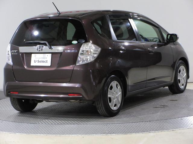 フィットハイブリッド ハイブリッド・１０ｔｈアニバーサリー　禁煙車　ワンオーナー　メモリーナビ　ワンセグ　リアカメラ　ＥＴＣ　スマートキー　ドアバイザー　オートエアコン　クルーズコントロール　Ｗエアバッグ　ＡＢＳ　ナビＴＶ　ＤＶＤ再生　イモビライザー（9枚目）