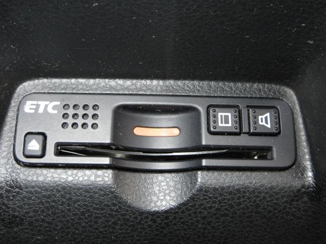 フィットハイブリッド ハイブリッド・１０ｔｈアニバーサリー　禁煙車　ワンオーナー　メモリーナビ　ワンセグ　リアカメラ　ＥＴＣ　スマートキー　ドアバイザー　オートエアコン　クルーズコントロール　Ｗエアバッグ　ＡＢＳ　ナビＴＶ　ＤＶＤ再生　イモビライザー（14枚目）