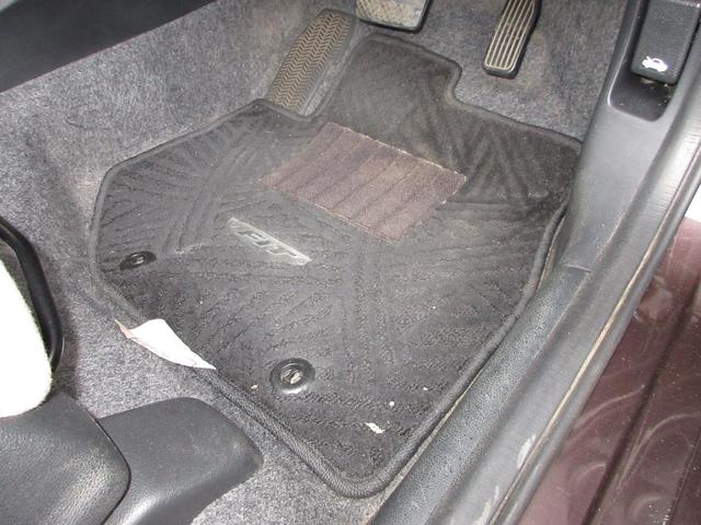 フィットハイブリッド ハイブリッド・１０ｔｈアニバーサリー　禁煙車　ワンオーナー　メモリーナビ　ワンセグ　リアカメラ　ＥＴＣ　スマートキー　ドアバイザー　オートエアコン　クルーズコントロール　Ｗエアバッグ　ＡＢＳ　ナビＴＶ　ＤＶＤ再生　イモビライザー（16枚目）