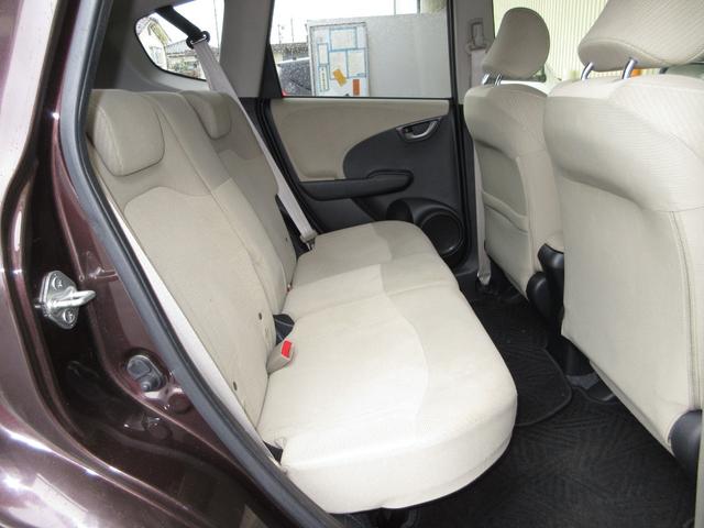 フィットハイブリッド ハイブリッド・１０ｔｈアニバーサリー　禁煙車　ワンオーナー　メモリーナビ　ワンセグ　リアカメラ　ＥＴＣ　スマートキー　ドアバイザー　オートエアコン　クルーズコントロール　Ｗエアバッグ　ＡＢＳ　ナビＴＶ　ＤＶＤ再生　イモビライザー（19枚目）