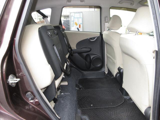 フィットハイブリッド ハイブリッド・１０ｔｈアニバーサリー　禁煙車　ワンオーナー　メモリーナビ　ワンセグ　リアカメラ　ＥＴＣ　スマートキー　ドアバイザー　オートエアコン　クルーズコントロール　Ｗエアバッグ　ＡＢＳ　ナビＴＶ　ＤＶＤ再生　イモビライザー（20枚目）