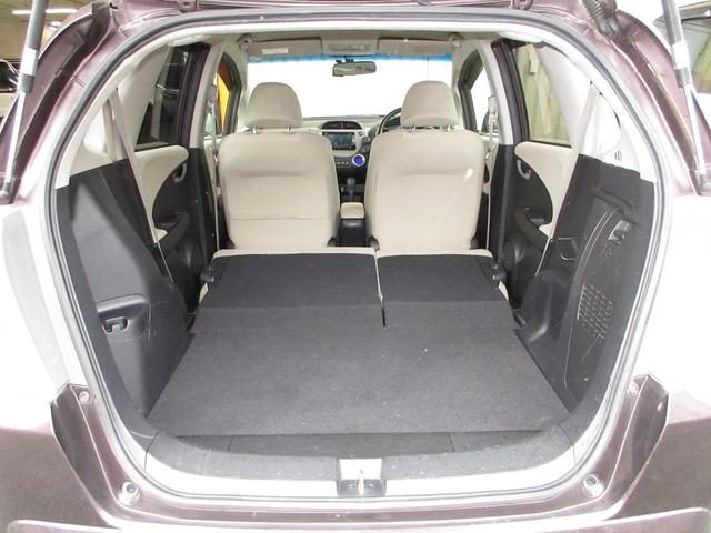 フィットハイブリッド ハイブリッド・１０ｔｈアニバーサリー　禁煙車　ワンオーナー　メモリーナビ　ワンセグ　リアカメラ　ＥＴＣ　スマートキー　ドアバイザー　オートエアコン　クルーズコントロール　Ｗエアバッグ　ＡＢＳ　ナビＴＶ　ＤＶＤ再生　イモビライザー（21枚目）