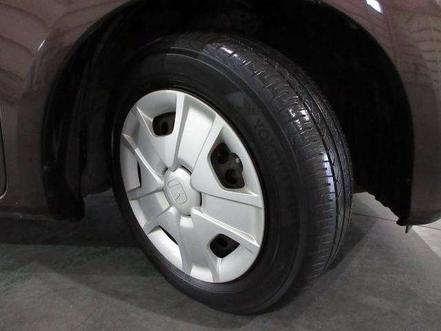 フィットハイブリッド ハイブリッド・１０ｔｈアニバーサリー　禁煙車　ワンオーナー　メモリーナビ　ワンセグ　リアカメラ　ＥＴＣ　スマートキー　ドアバイザー　オートエアコン　クルーズコントロール　Ｗエアバッグ　ＡＢＳ　ナビＴＶ　ＤＶＤ再生　イモビライザー（23枚目）