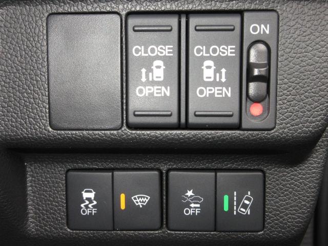 フリードハイブリッド ハイブリッド・クロスターホンダセンシング　純正メモリーナビＢｌｕｅｔｏｏｔｈＥＴＣＲカメラワンオーナー　バックモニター　１オーナー　記録簿　ＬＥＤ　ＥＴＣ車載器　クルコン　フルセグＴＶ　４ＷＤ　キーフリー　ＵＳＢ　オートエアコン　３列シート（13枚目）