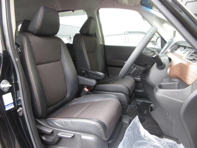 フリードハイブリッド ハイブリッド・クロスターホンダセンシング　純正メモリーナビＢｌｕｅｔｏｏｔｈＥＴＣＲカメラワンオーナー　バックモニター　１オーナー　記録簿　ＬＥＤ　ＥＴＣ車載器　クルコン　フルセグＴＶ　４ＷＤ　キーフリー　ＵＳＢ　オートエアコン　３列シート（15枚目）