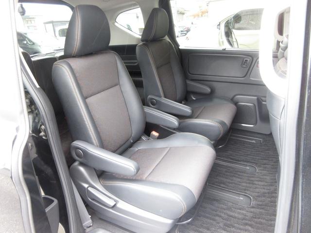 フリードハイブリッド ハイブリッド・クロスターホンダセンシング　純正メモリーナビＢｌｕｅｔｏｏｔｈＥＴＣＲカメラワンオーナー　バックモニター　１オーナー　記録簿　ＬＥＤ　ＥＴＣ車載器　クルコン　フルセグＴＶ　４ＷＤ　キーフリー　ＵＳＢ　オートエアコン　３列シート（16枚目）