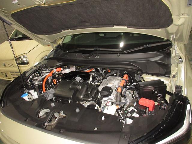 ヴェゼル ｅ：ＨＥＶＺ　ホンダセンシング純正メモリーナビＢｌｕｅｔｏｏｔｈドラレコＥＴＣＲカメラワンオーナー　衝突回避支援ブレーキ機能　１オナ　スマキ　Ｐトランク　フルオートエアコン　Ｄレコ　エアバッグ　両席エアバック（3枚目）