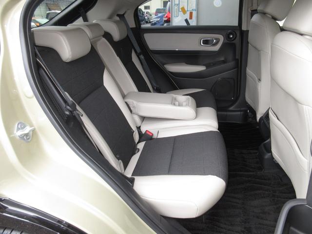 ヴェゼル ｅ：ＨＥＶＺ　ホンダセンシング純正メモリーナビＢｌｕｅｔｏｏｔｈドラレコＥＴＣＲカメラワンオーナー　衝突回避支援ブレーキ機能　１オナ　スマキ　Ｐトランク　フルオートエアコン　Ｄレコ　エアバッグ　両席エアバック（18枚目）