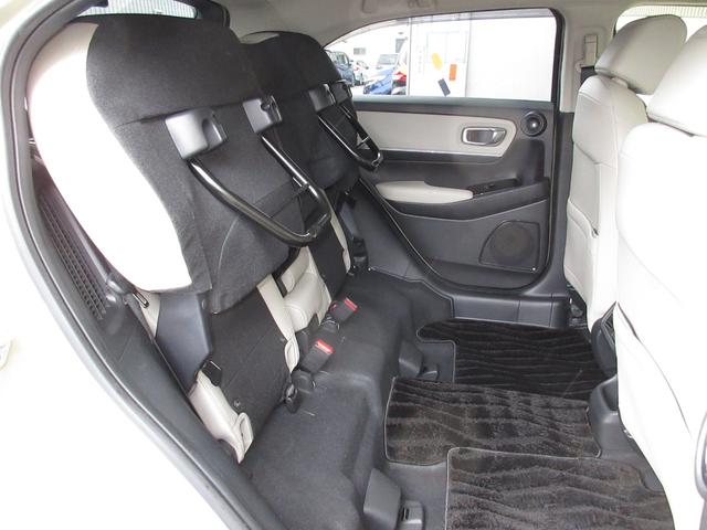 ヴェゼル ｅ：ＨＥＶＺ　ホンダセンシング純正メモリーナビＢｌｕｅｔｏｏｔｈドラレコＥＴＣＲカメラワンオーナー　衝突回避支援ブレーキ機能　１オナ　スマキ　Ｐトランク　フルオートエアコン　Ｄレコ　エアバッグ　両席エアバック（19枚目）