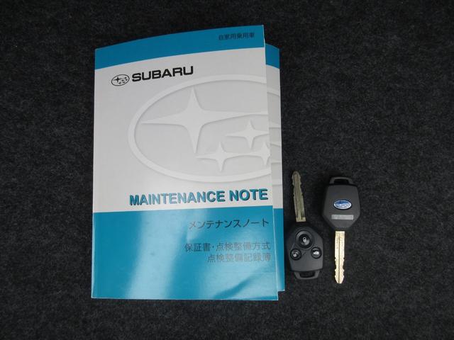 カギをバッグやポケットに入れたままでもドアロックの開閉やエンジン始動ができる『スマートキー』付き!暗くなってもキー穴を捜す必要が無くとっても便利ですから人気の装備です!