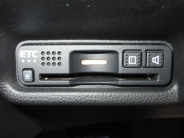 フィットハイブリッド Ｓホンダセンシング　純正メモリーナビＢｌｕｅｔｏｏｔｈＥＴＣＲカメラ　スマ－トキ－　ナビＴＶ　禁煙　アクティブクルーズコントロール　パワーウインドウ　サイドエアバック　ＤＶＤ再生　パワーステアリング　整備記録簿　ＡＢＳ（15枚目）