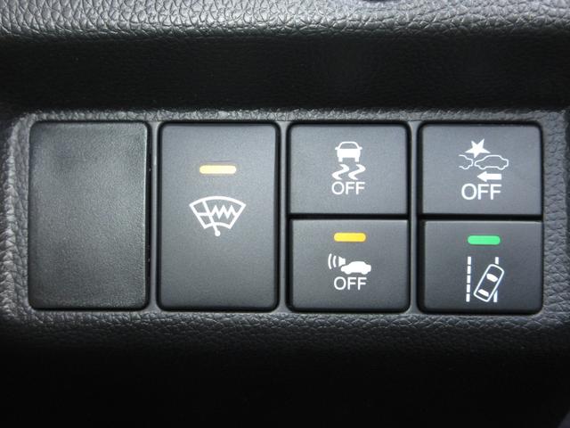 フィットハイブリッド Ｓホンダセンシング　純正メモリーナビＢｌｕｅｔｏｏｔｈＥＴＣＲカメラ　スマ－トキ－　ナビＴＶ　禁煙　アクティブクルーズコントロール　パワーウインドウ　サイドエアバック　ＤＶＤ再生　パワーステアリング　整備記録簿　ＡＢＳ（17枚目）