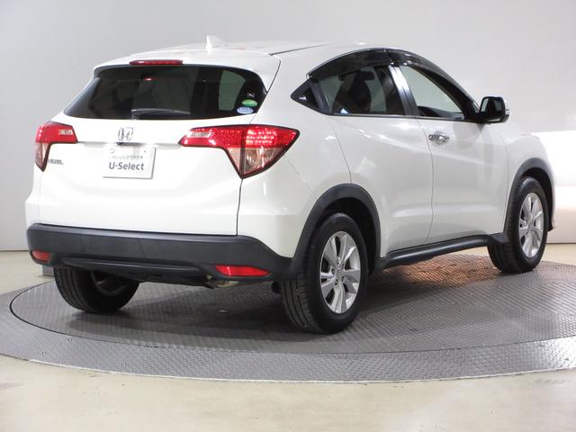 ヴェゼル Ｘ　純正メモリーナビＢｌｕｅｔｏｏｔｈＥＴＣＲカメラワンオーナー　追突軽減ブレーキ　地ＴＶ　リアカメラ　ＤＶＤ再生　スマ－トキ－　ＵＳＢ　記録簿　サイドエアバッグ　ナビ＆ＴＶ　ＥＴＣ車載器　横滑り防止（7枚目）