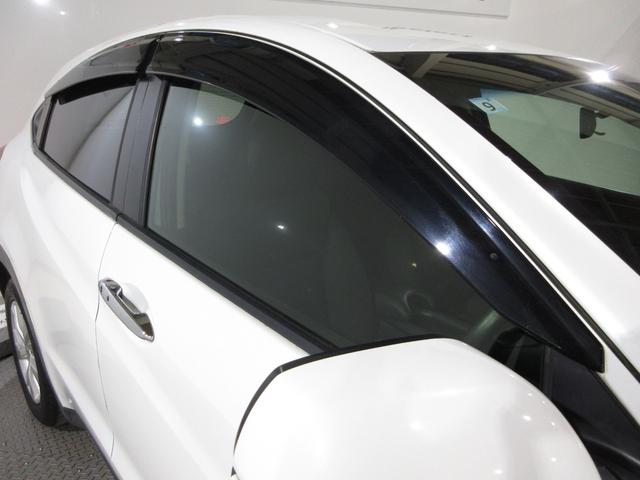 ヴェゼル Ｘ　純正メモリーナビＢｌｕｅｔｏｏｔｈＥＴＣＲカメラワンオーナー　追突軽減ブレーキ　地ＴＶ　リアカメラ　ＤＶＤ再生　スマ－トキ－　ＵＳＢ　記録簿　サイドエアバッグ　ナビ＆ＴＶ　ＥＴＣ車載器　横滑り防止（8枚目）