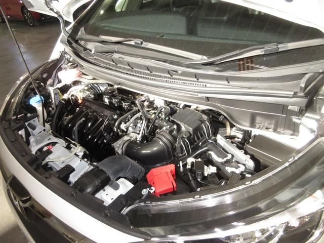 フリードハイブリッド ハイブリッド・クロスター　ワンオーナー　禁煙　２年保証　車検整備付　６人乗り　９インチメモリーナビ　フルセグＴＶ　ミュージックサーバー　ＢＴオーディオ接続　リアカメラ　ＥＴＣ　シートヒーター　ヒーター付ドアミラー　スマートキー（2枚目）