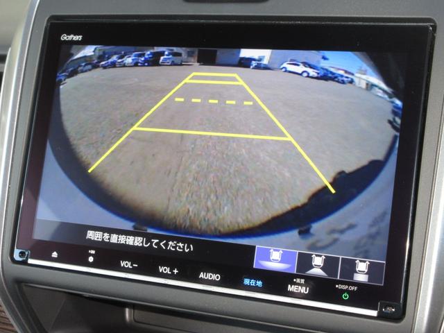 フリードハイブリッド ハイブリッド・クロスター　ワンオーナー　禁煙　２年保証　車検整備付　６人乗り　９インチメモリーナビ　フルセグＴＶ　ミュージックサーバー　ＢＴオーディオ接続　リアカメラ　ＥＴＣ　シートヒーター　ヒーター付ドアミラー　スマートキー（9枚目）