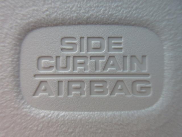 フリードハイブリッド ハイブリッド・クロスター　ワンオーナー　禁煙　２年保証　車検整備付　６人乗り　９インチメモリーナビ　フルセグＴＶ　ミュージックサーバー　ＢＴオーディオ接続　リアカメラ　ＥＴＣ　シートヒーター　ヒーター付ドアミラー　スマートキー（12枚目）