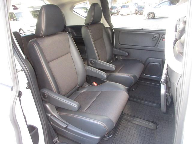 フリードハイブリッド ハイブリッド・クロスター　ワンオーナー　禁煙　２年保証　車検整備付　６人乗り　９インチメモリーナビ　フルセグＴＶ　ミュージックサーバー　ＢＴオーディオ接続　リアカメラ　ＥＴＣ　シートヒーター　ヒーター付ドアミラー　スマートキー（15枚目）