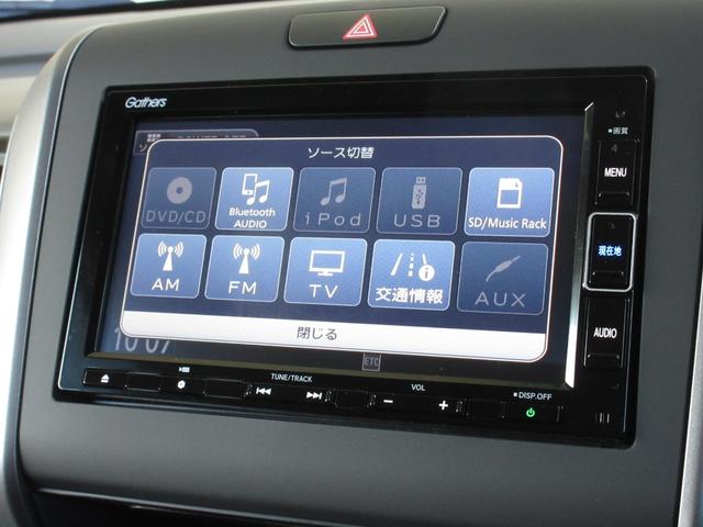 フリード Ｇ・ホンダセンシング　・２列目キャプテンシート（６人乗シート）・ワンオーナー　・禁煙　・令和２年１０月登録　・２万１千キロ　・車検２年付　・ルナシルバーメタリック　・純正ナビ　・リアカメラ　・ＥＴＣ　・両側電動スライドドア（3枚目）