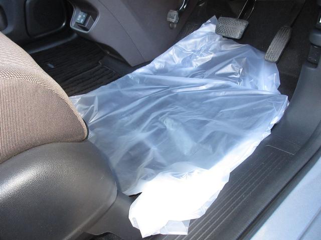 フリード Ｇ・ホンダセンシング　・２列目キャプテンシート（６人乗シート）・ワンオーナー　・禁煙　・令和２年１０月登録　・２万１千キロ　・車検２年付　・ルナシルバーメタリック　・純正ナビ　・リアカメラ　・ＥＴＣ　・両側電動スライドドア（6枚目）