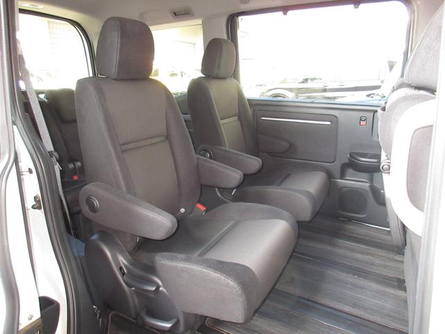 ステップワゴンスパーダ スパーダホンダセンシング 純正9インチメモリーナビBluetoothETCRカメラワンオーナー 盗難防止 助手席エアバッグ ワンオーナ- Wパワスラ 記録簿有 リアオートエアコン 地デジ LEDライト 横滑り防止システム(16枚目)