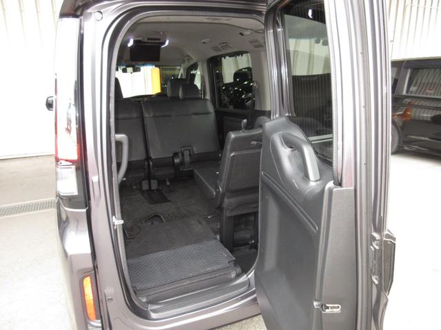 ステップワゴンスパーダ スパーダ・クールスピリットホンダセンシング　禁煙車　ワンオーナー　純正１０インチナビ　後席モニター　ミュージックサーバー　Ｂｌｕｅｔｏｏｔｈ　ＵＳＢ　フルセグ　リアカメラ　ＥＴＣ２．０　シートヒーター　両側電動ドア　ＬＥＤ　純正１７インチアルミ（12枚目）