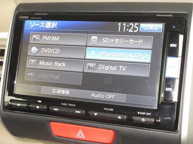 ナビゲーションはギャザズメモリーナビ（ＶＸＭ−１５２ＶＦｉ）を装着しております。ＡＭ、ＦＭ、ＣＤ、ＤＶＤ再生、Ｂｌｕｅｔｏｏｔｈ、音楽録音再生、フルセグＴＶがご使用いただけます。