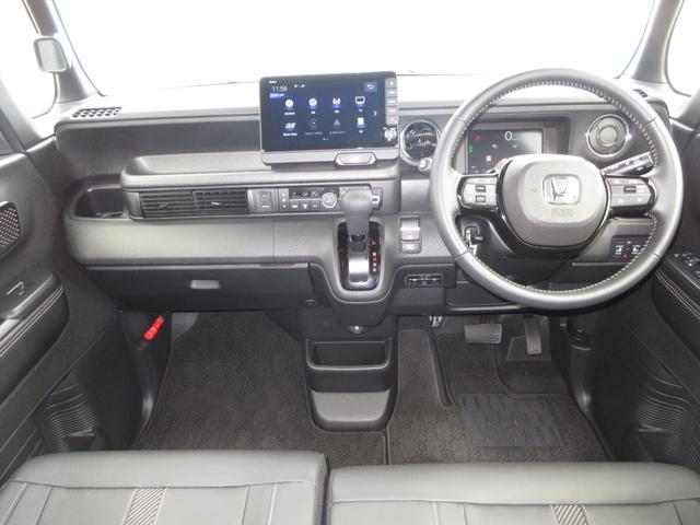 握りやすいハンドルには、オーディオコントロールとクルーズコントロールスイッチが装備されており、ハンドルから手を離さずに操作が出来ます。感覚で操作ができて便利で安全ですね！