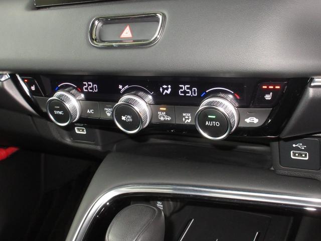 ヴェゼル ｅ：ＨＥＶＺ　ワンオーナー　雹害現状車　当社点検パック実施済車　純正９インチナビ　フルセグ　Ｂｌｕｅｔｏｏｔｈ　ＵＳＢ　シートヒーター　ＬＥＤヘッドライト　１８インチアルミ　バックカメラ　ブラインドスポットモニター（18枚目）