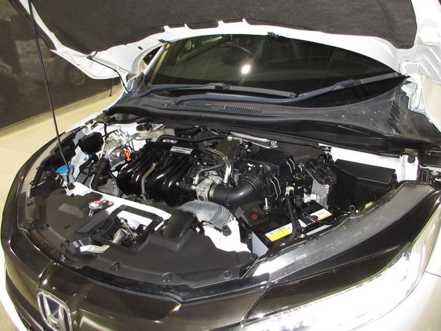 ヴェゼル RS・ホンダセンシング ワンオーナー 禁煙車 純正8インチナビ/リアカメラ ETC シートヒーター パドルシフト パーキングセンサー ブレーキホールド機能/電子P サイドカーテンSRS 18インチアルミ LEDオートライト(3枚目)